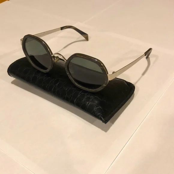 Rezin | Accessories | Handcrafted Birch Noir Sunglasses  display picture 2